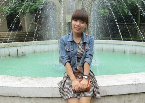 Học trò yêu quý cô không chỉ vì phong cách giảng dạy dễ hiểu mà còn bởi vì là thế hệ trẻ và khoảng cách tuổi tác giữa cô và trò được rút ngắn nên Nguyệt không chỉ là giảng viên mà còn là người bạn, người chị của sinh viên.