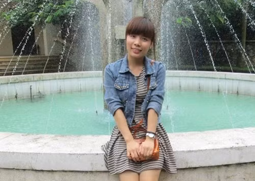 Học trò yêu quý cô không chỉ vì phong cách giảng dạy dễ hiểu mà còn bởi vì là thế hệ trẻ và khoảng cách tuổi tác giữa cô và trò được rút ngắn nên Nguyệt không chỉ là giảng viên mà còn là người bạn, người chị của sinh viên.