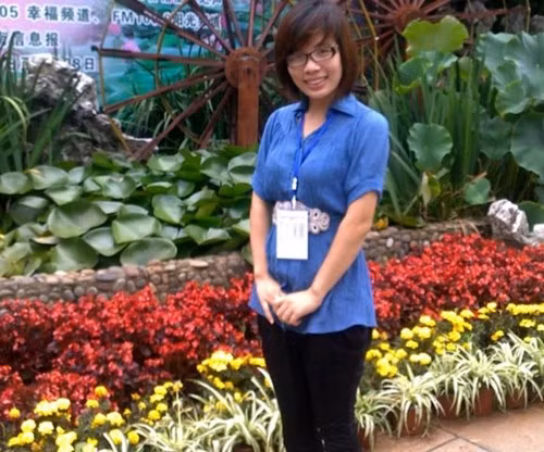 Là một trong những giảng viên trẻ nhất của trường, Ánh Nguyệt luôn tâm niệm phải phấn đấu hết mình vì học trò. Không chỉ có vậy, cô giáo trẻ này còn nổi tiếng bởi “coi thi rất ngặt”. Theo Nguyệt, đó là sự công bằng nhất đối với tất cả các sinh viên.