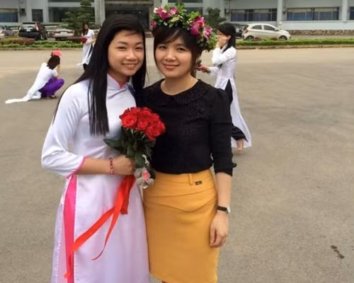 Thần tượng cô vì tình yêu đẹp. Không chỉ truyền đạt cho sinh viên kiến thức tiếng Trung, Lê Thị Thu Trang – giảng viên tiếng Trung Đại học Hùng Vương được đồng nghiệp và học trò quý mến vì lối sống chân thành và đặc biệt là tình yêu đẹp của cô với gia đình nhỏ.