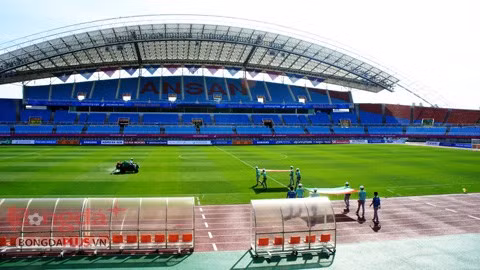 Thực tế, sân vận động này chỉ có một cái tên duy nhất là Wa (theo tiếng Hàn có nghĩa là tuyệt vời), nhưng do sân nằm ở quận Ansan nên người ta thường gọi là sân Ansan Wa.