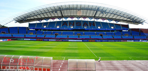 Sân có sức chứa 35 ngàn chỗ ngồi, được sân dựng năm 2003 và đưa vào hoạt động từ năm 2007. Đây là sân đấu có kiến trúc hiện đại, đẹp mắt và mặt cỏ thì nói như các tuyển thủ Olympic Việt Nam là “trên cả tuyệt vời”.