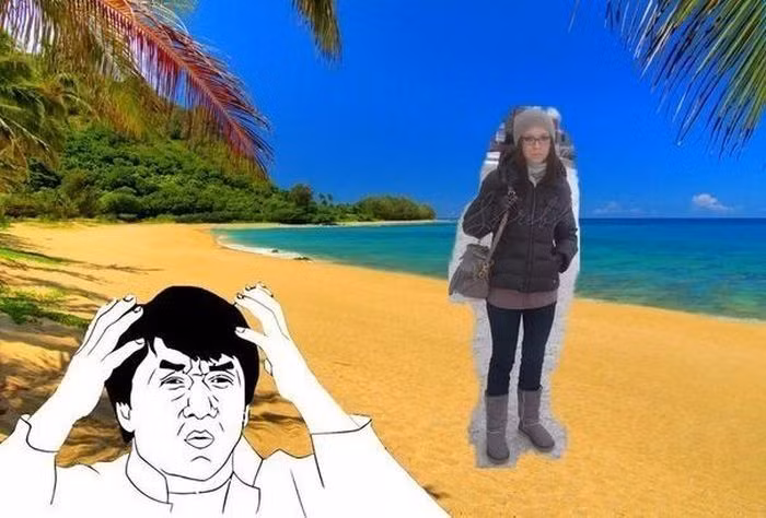 Dạo chơi trên bãi biển đầy nắng.