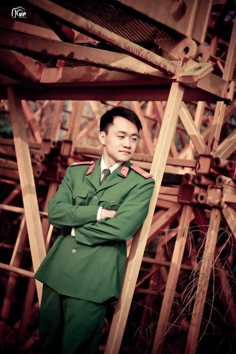 Phùng Cao Sơn từng giành HCV và phá kỉ lục cự ly 100m ngửa tại giải bơi quốc gia 2010.