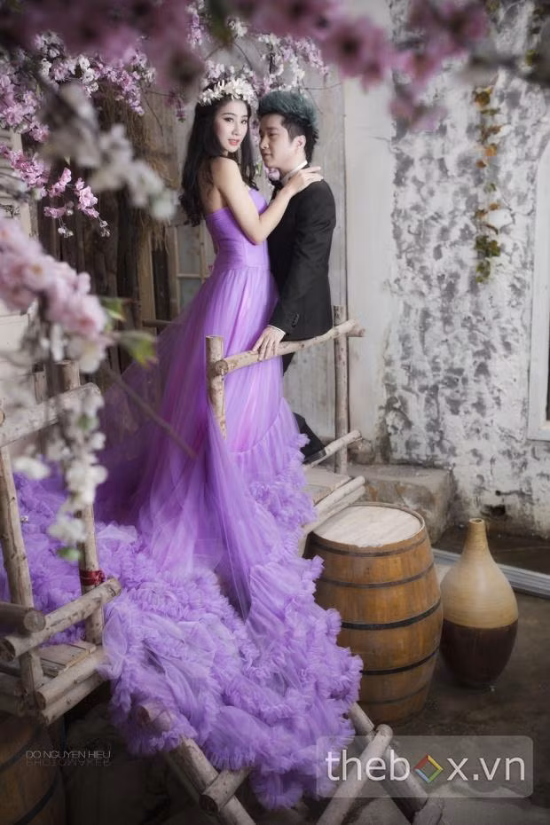 Từng có thời gian “chia tay” đường ai nấy đi, DJ Oxy khiến nhiều người hâm mộ bất ngờ trước ngã rẻ mới này. Nhiều người cảm thấy bất ngờ vì cách đây không lâu, nam ca sĩ Bằng Cường đã yêu cầu DJ Oxy bồi thường 300 triệu đồng nếu vi phạm vào nguyên tắc thỏa thuận kết hợp biểu diễn giữa hai người.