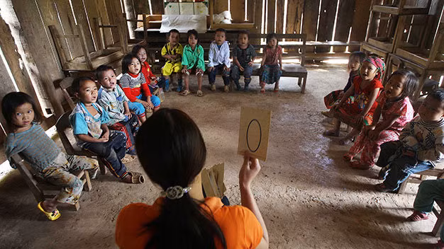 Những phòng học tuềnh toàng ở điểm trường Lùng Tám Cao - Ảnh: Đ.Bình.