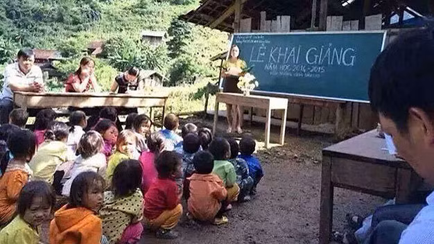 Bức ảnh gây xôn xao trên mạng trong dịp khai giảng năm học mới 2014-2015