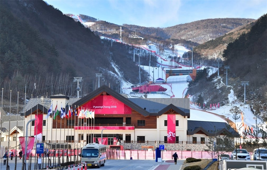 Năm 2018, Hàn Quốc đăng cai Thế vận hội Mùa đông tuy nhiên họ đã phải tạo ra một trung tâm trên núi cao để tổ chức các sự kiện. Nhiều người Hàn Quốc bày tỏ sự tức giận với ban tổ chức vì đã phá khu rừng 500 tuổi trên sườn núi Gariwang để lấy địa điểm tổ chức.