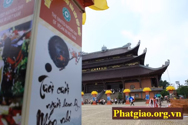 Sân khấu ngoài trời đã sẵn sàng...