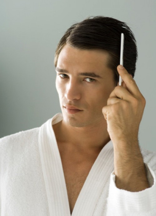 Nam giới nằm mơ bị rụng tóc: Có thể trong người tiềm ẩn nhiều bệnh tật, cần chú ý rèn luyện sức khỏe.