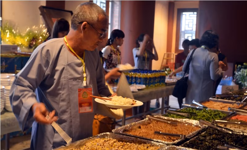 Tất cả du khách sẽ được ăn cơm chay miễn phí.
