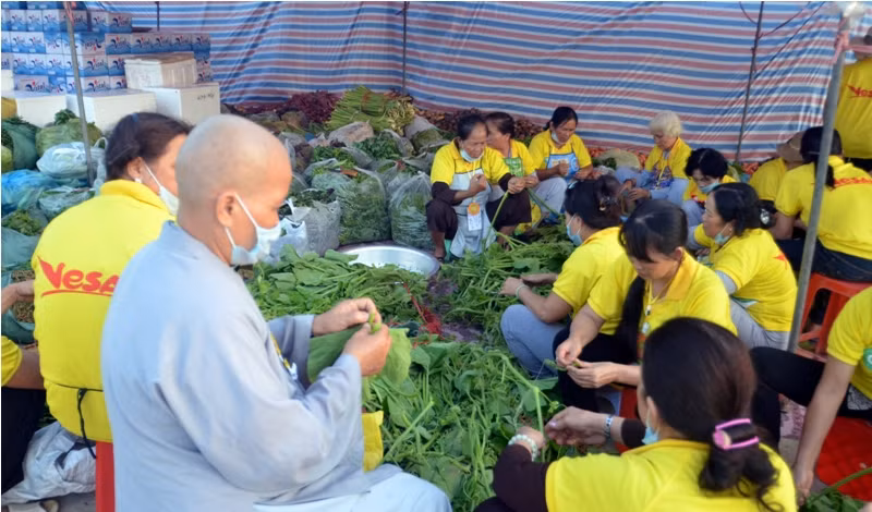 Tiệc buffet chay sẽ có 80 món ăn, 40 món nước, trái cây và bánh kẹo tráng miệng được chia theo hai chủ đề ẩm thực là hồn Việt truyền thống và các món Âu.