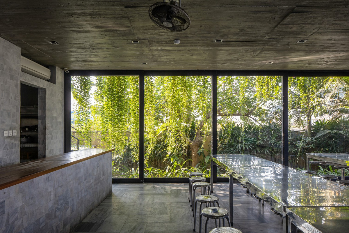 “Thay vì tạo ra một văn phòng khô khan đơn thuần, chúng tôi biến nó thành một không gian văn phòng trị liệu, giúp các nhân viên thỏa sức sáng tạo và hăng say làm việc”, KTS Đặng Minh Trọng nói.