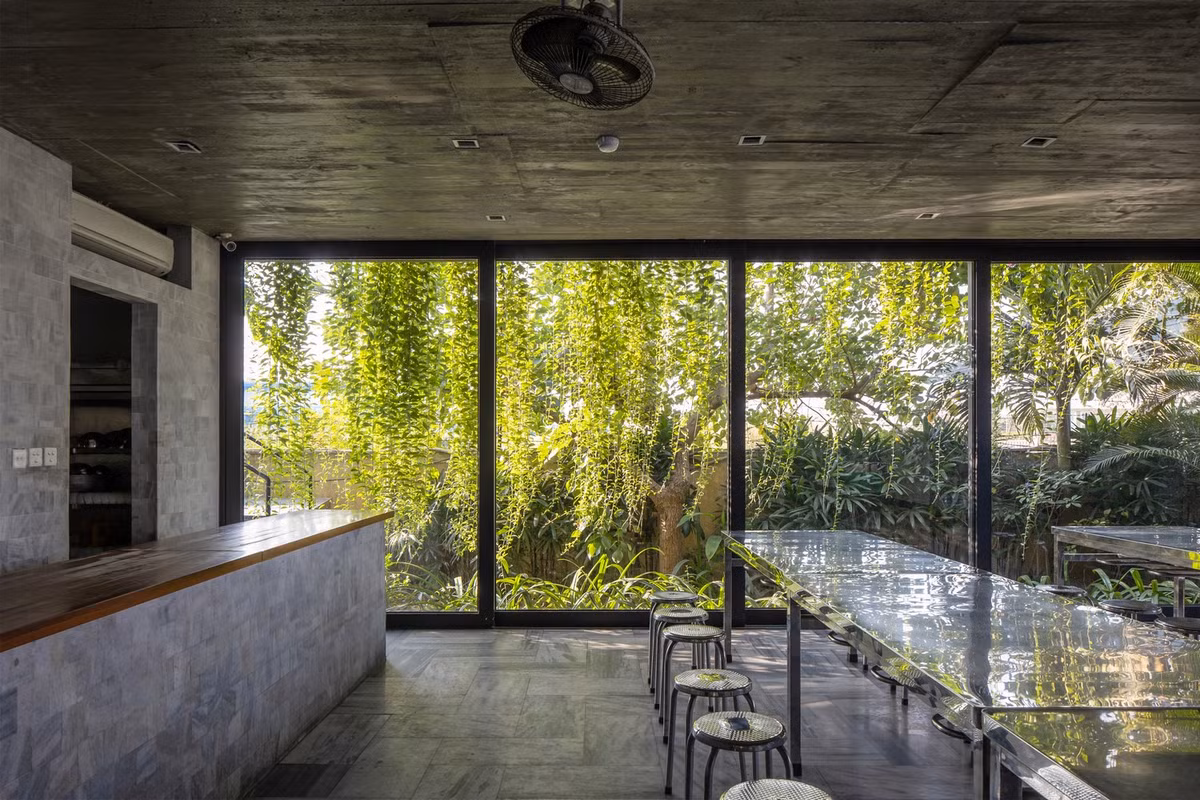 “Thay vì tạo ra một văn phòng khô khan đơn thuần, chúng tôi biến nó thành một không gian văn phòng trị liệu, giúp các nhân viên thỏa sức sáng tạo và hăng say làm việc”, KTS Đặng Minh Trọng nói.