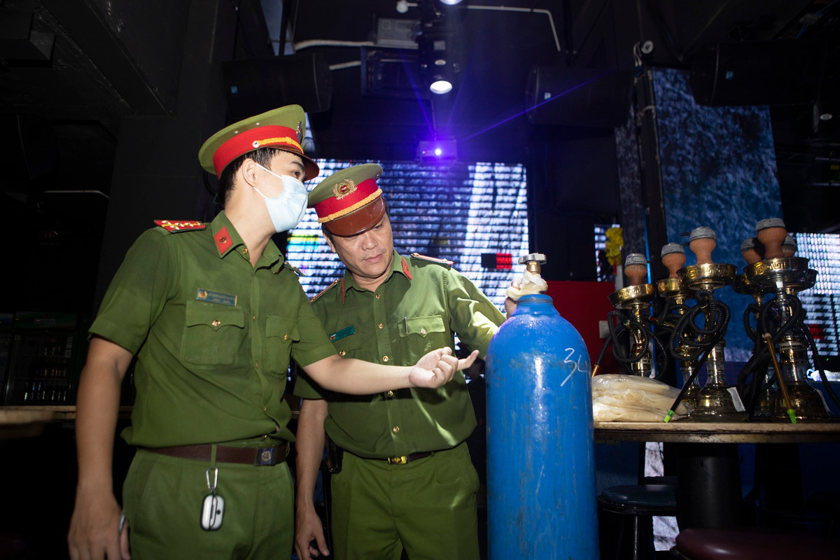 Gan 100 canh sat kiem tra nhung can phong kin dao o pho Tay Bui Vien-Hinh-6