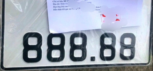 Vu bam duoc 4 bien so sieu dep o Dong Nai: Tam dinh chi cong tac mot CSGT