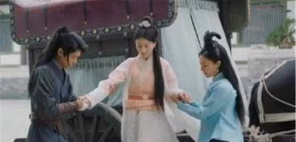 Co nhan dan: 'Vo cua ban khong nen dom ngo', ve sau con kinh dien hon-Hinh-3