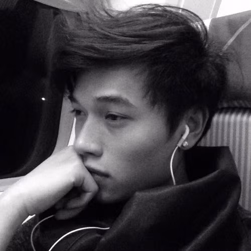 Theo tìm hiểu, anh chàng bảnh trai, người yêu tin đồn của Huyền My tên Nguyễn Thế Anh, sinh năm 1990 và hiện đang là du học sinh tại Boston, Mỹ.