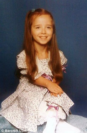 Kat mắc chứng loạn sản sụn bẩm sinh, vì vậy thân hình của cô chỉ phát triển đến mức giới hạn sau đó giữ nguyên cho tới cuối đời. Chứng bệnh này khiến Kat trải qua một tuổi thơ đầy những nỗi buồn với sự trêu chọc, kỳ thị của bạn bè.