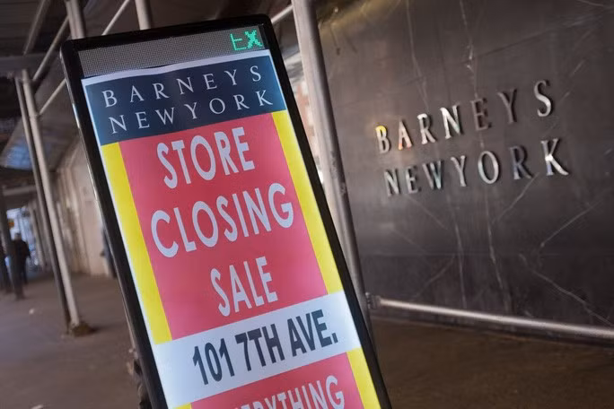 Hon 260 ca tu vong vi Covid-19, My dan phong toa dien rong