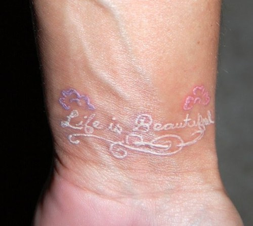 Các dân chơi cho rằng đây chính là đẳng cấp, là thú làm đẹp "độc" mặc dù nó tiềm ẩn rất nhiều nguy cơ.