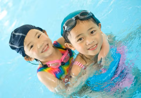 Tham gia các môn thể thao. Nghiên cứu của các nhà nghiên cứu trường Đại học Illinois cho biết, khi tham gia vào các môn thể thao sẽ giúp trẻ có tổ chức, nuôi dưỡng sự tự tin, làm việc theo nhóm và lãnh đạo. Nghiên cứu này cũng phát hiện ra rằng 81% các giám đốc điều hành kinh doanh đều chơi hoặc đã từng gắn bó với các môn thể thao đồng đội.