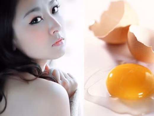 Lòng trắng trứng. Chỉ đơn giản bằng cách dùng lòng trắng trứng thoa đều khắp lên khuôn mặt, rồi sau đó đợi đến khi khô thì rửa sạch lại với nước lạnh. Cách làm này không chỉ có khả năng điều trị mụn mà còn cho bạn làn da tươi sáng, mịn màng.