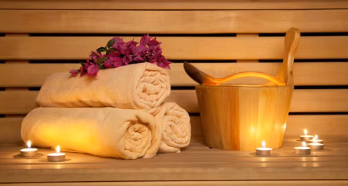 Tắm trắng bằng phương pháp ủ nóng: Tắm trắng bằng phương pháp ủ nóng sử dụng máy móc hiện đại kết hợp cùng các loại tinh chất từ thiên nhiên giúp tăng cường dưỡng chất, kích thích sản sinh tế bào mới thay thế dần các tế bào da bị xỉn màu.