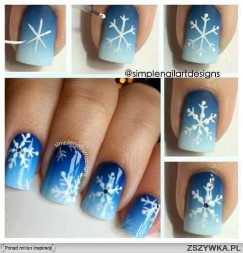 Nếu bạn không quá khéo tay, có thể mua sẵn hình in bông tuyết, các họa tiết Giáng sinh khác để trang trí móng, nhớ kết hợp cùng các màu sắc Giáng Sinh để bộ móng thêm hoàn hảo nhé.