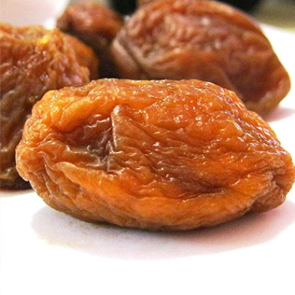 Quả mơ khô còn có tác dụng chữa bệnh bệnh béo phì, cải thiện hệ thống tim mạch và thận tốt hơn. Và nhờ vào các sợi thực vật có trong quả mơ khô mà giúp cho quá trình hoàn toàn làm sạch ruột.