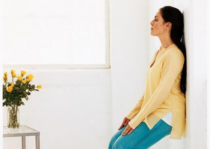 Chân của bạn gặp vấn đề. Nếu bạn ấn vào các vị trí trên chân thấy có điểm đau, điểm đỏ tấy, sưng thì bạn cần chú ý bởi đây có thể là một dấu hiệu cho thấy bạn đang bị huyết khối tĩnh mạch sâu. Đây là một chứng bệnh có liên quan đến tình trạng máu đóng cục trong các tĩnh mạch nằm sâu bên trong cơ thể của bạn, thường gặp nhất là các tĩnh mạch ở chân. Nếu bạn bị chứng bệnh này, bạn cần tránh tuyệt đối tập thể dục.