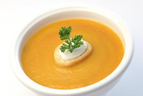 Súp. Súp là loại món ăn được chế biến tổng hợp từ rất nhiều nguyên liệu như các loại thịt, hải sản, rau củ… Kể cả khi bạn ăn những món súp rau củ, chúng vẫn có thể làm cân nặng của bạn tăng lên nếu ăn quá nhiều.