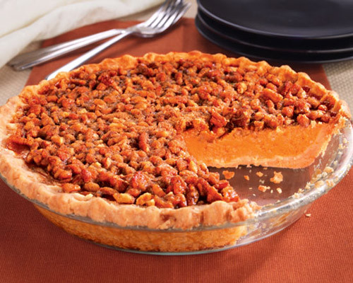 Bánh bí ngô. Món ăn này trở nên quen thuộc trong thực đơn những ngày Giáng Sinh từ rất lâu. Bánh được làm từ bí ngô và mật ong, thêm một chút kem lên trên trông rất hấp dẫn. Tuy nhiên, món này chứa rất nhiều đường, nó cũng có thể khiến cơ thể bạn tích mỡ nhanh chóng dủ chỉ ăn trong một thời gian ngắn.