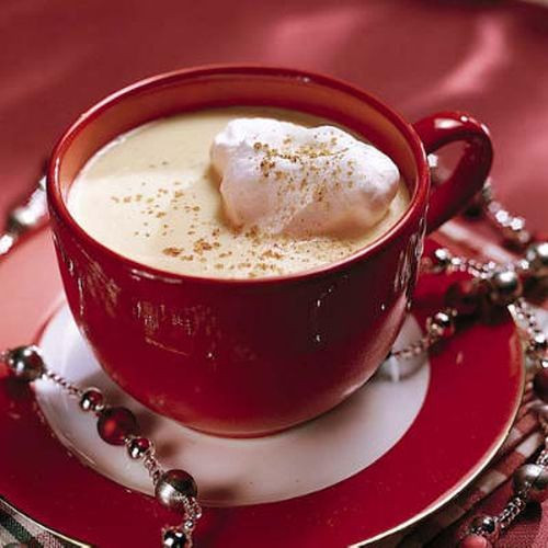 Cocktail trứng. Đây là món cocktail làm từ sữa, kem, đường và lòng đỏ trứng, có thể kết hợp với quế hay nhục đậu khấu, thêm rượu brandy, rum hay whisky. Món ăn này xuất hiện rất nhiều trong mùa Noel, tuy nhiên, nó cũng chứa hàm lượng calo lớn khi dung nạp vào cơ thể, từ đó tích tụ thành mỡ thừa.