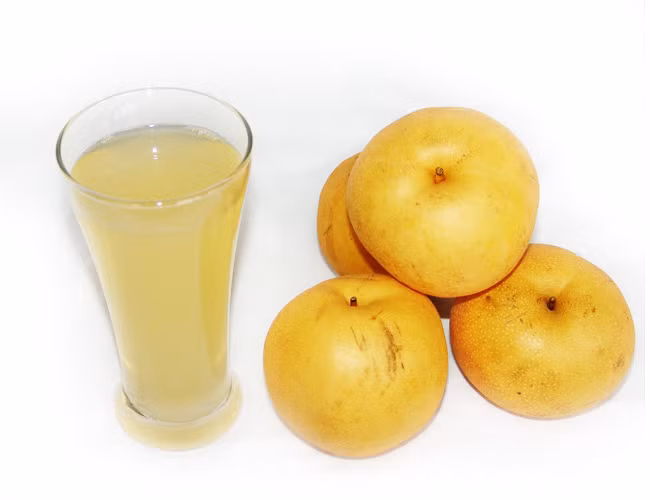 Quả lê. Trong quả lê có rất nhiều flavonol và catechins. Đây là 2 chất chống oxy hóa cũng có tác dụng làm giảm tốc độ mỡ bụng được lưu trữ trong cơ thể. Thêm vào đó, quả lê tươi còn chứa rất nhiều chất xơ và rất ít calo nên bạn có thể ăn thoải mái mà cũng không phải lo đến chuyện giảm cân.