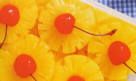 Dứa và quả mâm xôi. Tạo món salad trái cây ngon bằng cách sử dụng hai loại quả trên, bạn sẽ được thỏa mãn “cơn thèm” ngọt mà không lo tăng cân. Một chén salad trái cây này chỉ chứa có 60 calo.