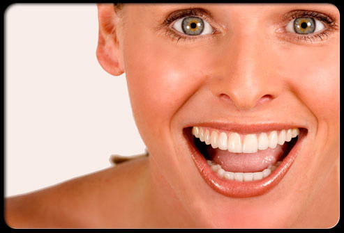 1 nụ cười hoàn mỹ là nụ cười cân xứng với vẻ mặt tự nhiên. Nha khoa thẩm mỹ là dịch vụ thực hiện các phương pháp nha khoa để làm trẻ hóa khuôn mặt của bạn nhằm cải thiện tính thẩm mỹ cho nụ cười tự nhiên theo cách mà bạn muốn.