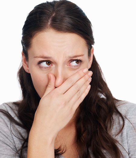 Sâu răng và hôi miệng. Có nhiều người sau một thời gian dài nhịn ăn thì đã bị mắc chứng nghiện ăn. Họ sẽ liên tục ăn ngay cả khi không cảm thấy đói. Các loại kẹo bánh và đồ ăn vặt chính là tác nhân gây ra những chiếc răng sâu. Có nhiều người vì quá ân hận sau khi ăn quá nhiều đã chọn giải pháp nôn ra để khỏi cắn rứt nhưng họ lại không biết rằng những axít trong thức ăn mà họ nôn ra sẽ làm hại chân răng và gây hôi miệng.