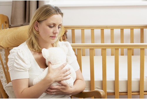 Tăng nguy cơ sẩy thai: Phụ nữ càng nhiều tuổi thì càng dễ bị sẩy thai. Nguyên nhân có thể là thai có những bất thường về nhiễm sắc thể.