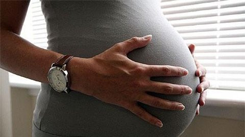 Nguy cơ ung thư. Mang thai lớn tuổi có liên quan đến việc tăng nguy cơ ung thư, đặc biệt là ung thư vú và buồng trứng.