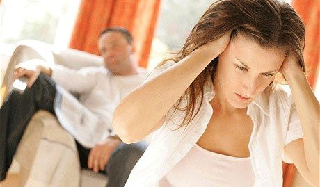 Khi bị stress. Các áp lực từ cuộc sống, công việc, gia đình, và các mối quan hệ xã hội chính là “kẻ thù số một” của sắc đẹp. Có đến 61% phụ nữ được hỏi khi nào cảm thấy nhìn mình tệ nhất đều trả lời đó là khi gặp rắc rối trong cuộc sống. Bạn không thể đẹp nếu không có một tinh thần vui tươi, thoải mái. Điều duy nhất giúp bạn khá lên ở thời điểm này là chia sẻ tâm tư với người tin cậy, vận động cơ thể để tinh thần bớt căng thẳng.