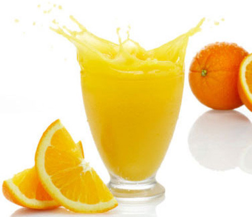 Cam. Đừng lạm dụng quá mức loại quả này bằng việc ăn hoặc uống thật nhiều nước cam ép mỗi ngày. Bạn nên nhớ rằng, trong cam còn chứa một lượng đường khá lớn. Do đó, bạn có thể phải đối mặt với nguy cơ tiểu đường và béo phì. Hơn nữa, cũng cần lưu ý: không ăn vào buổi sáng sớm khi đói bụng hoặc khi bạn có vấn đề về rối loạn tiêu hóa.