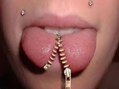 Một số dân chơi tới mức còn gắn cả khóa kéo vào lưỡi như thế này.