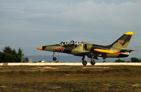 Học viên bay Trường Sĩ quan Không quân huấn luyện trên máy bay phản lực L-39.