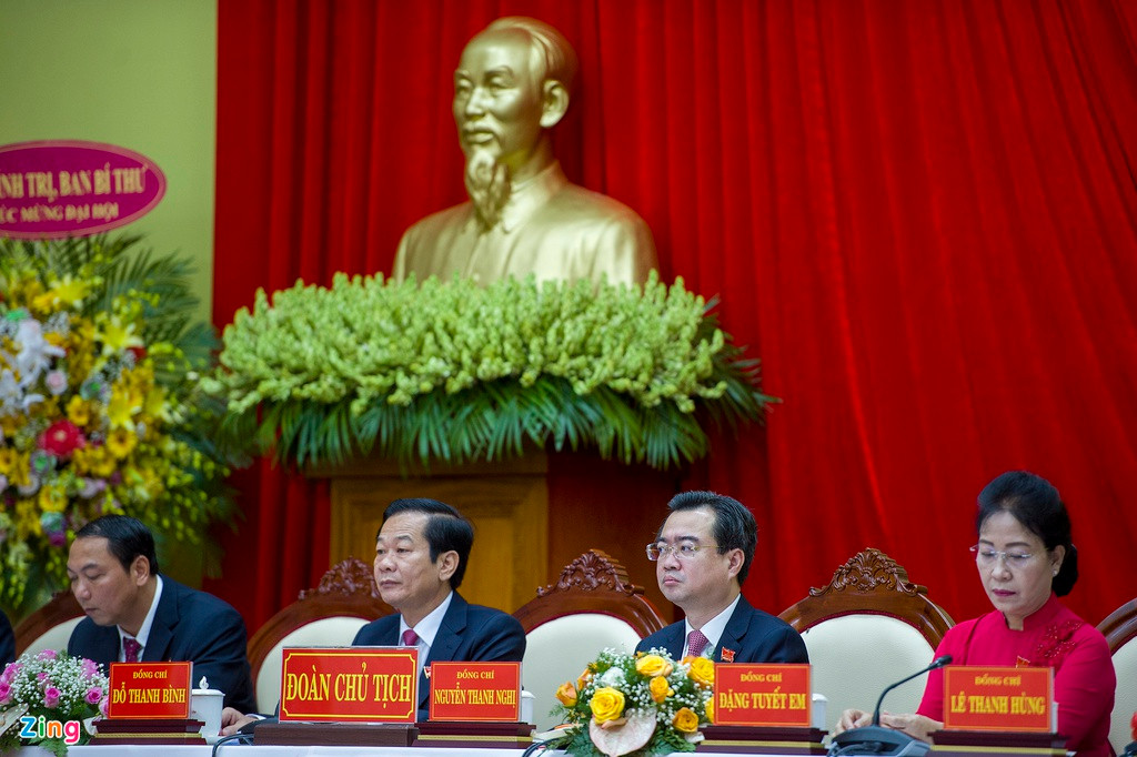 Tuy nhiên, Kiên Giang cũng còn nổi lên một số hạn chế là kinh tế - xã hội phát triển chưa tương xứng với tiềm năng, lợi thế của tỉnh. Đời sống của một bộ phận nhân dân còn khó khăn, chất lượng nguồn nhân lực chuyển biến chưa nhiều.