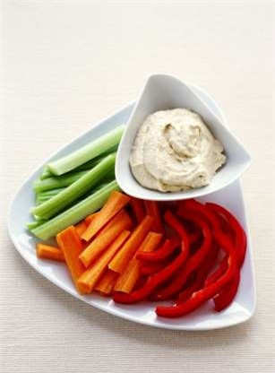 ##sc### Ăn đồ giàu nước: Hoa quả và và rau sẽ khiến bạn nhanh no hơn. Hãy tăng cường các món như súp, salad trong bữa ăn của bạn. 