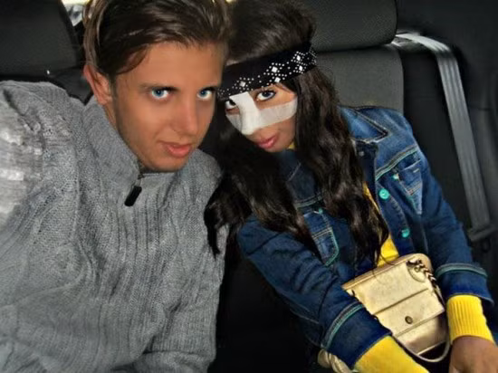 Tuy nhiên, Alyona tâm sự, cô không cảm thấy hối tiếc vì nhan sắc "thảm họa" của mình. Trái lại, cô luôn tự "an ủi" rằng mình ngày càng xinh đẹp hơn rõ thấy.