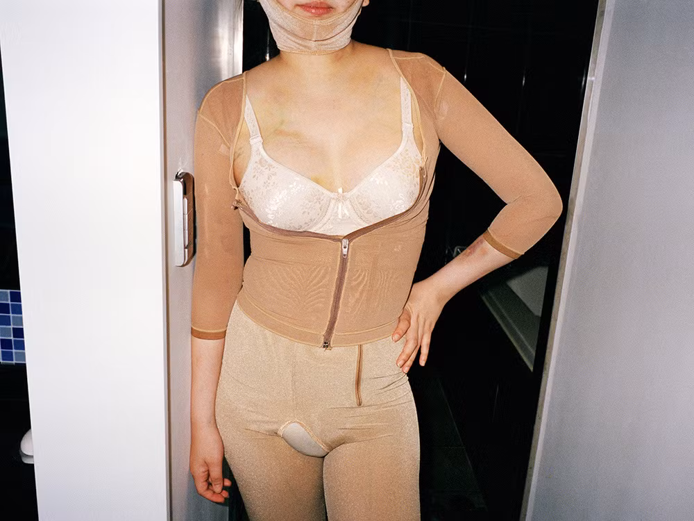 Để có được những đường nét như mong muốn, các cô gái sẵn sàng bỏ thời gian, công sức và tiền của để dao kéo đụng chạm đến nhiều bộ phận trên cơ thể.