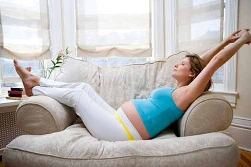 Bà bầu cần chăm sóc đôi chân để giảm mệt mỏi