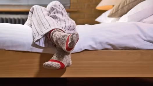 Ngủ trong một căn phòng lạnh. Một căn phòng như thế nào mới giúp bạn nghỉ ngơi thoải mái? Theo các chuyên gia thì nhiệt độ phòng hơn 20 độ C sẽ giúp bạn gửi tín hiệu cho bộ não để có một giấc ngủ sâu. Căn phòng cần thoáng khí và đủ mát cho một giấc ngủ tốt và cơ thể sẽ làm việc để hòan thiện lại vẻ đẹp, tái tạo da và nhiều hơn nữa.